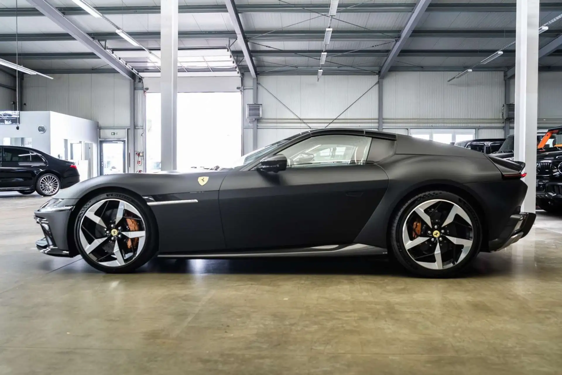 페라리 12 칠린드리 Spider 2026 건메탈 사진 6