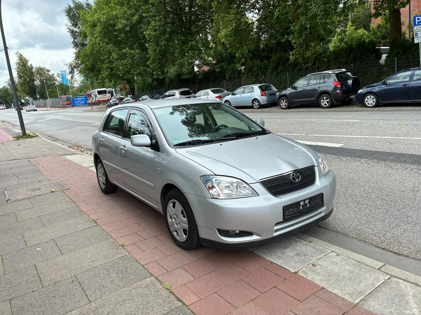 Toyota Corolla Toyota Corolla 1,6 Automatik Silber - 2