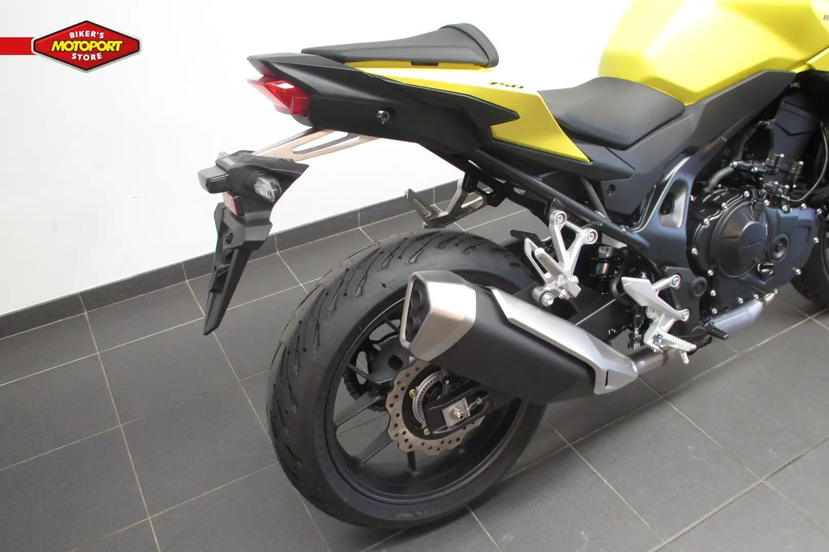 Honda CB 750 HORNET - 2