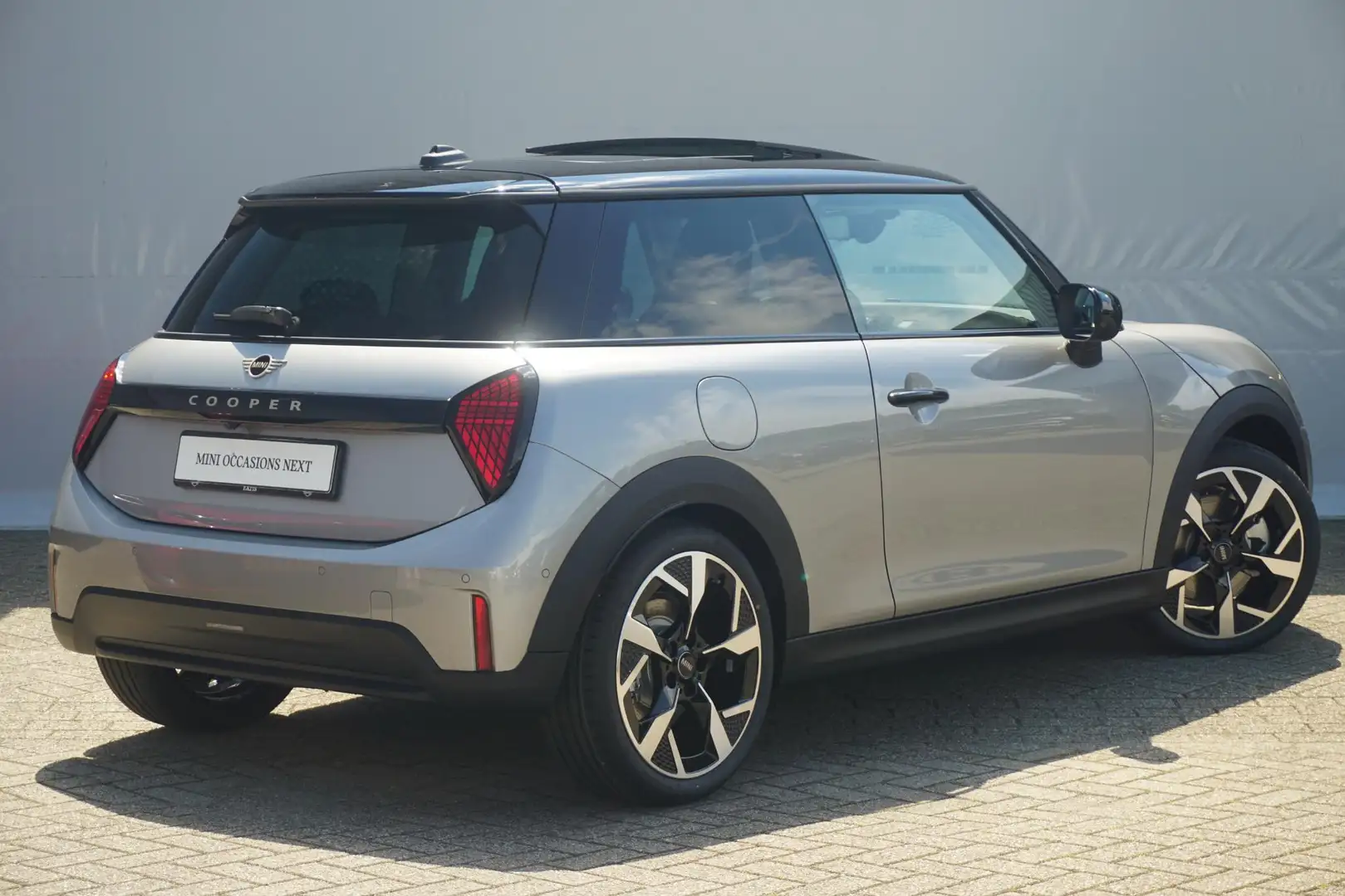 MINI Cooper C 3-deurs Panorama Dak / Head-Up / Stoelverwarming Gris - 2