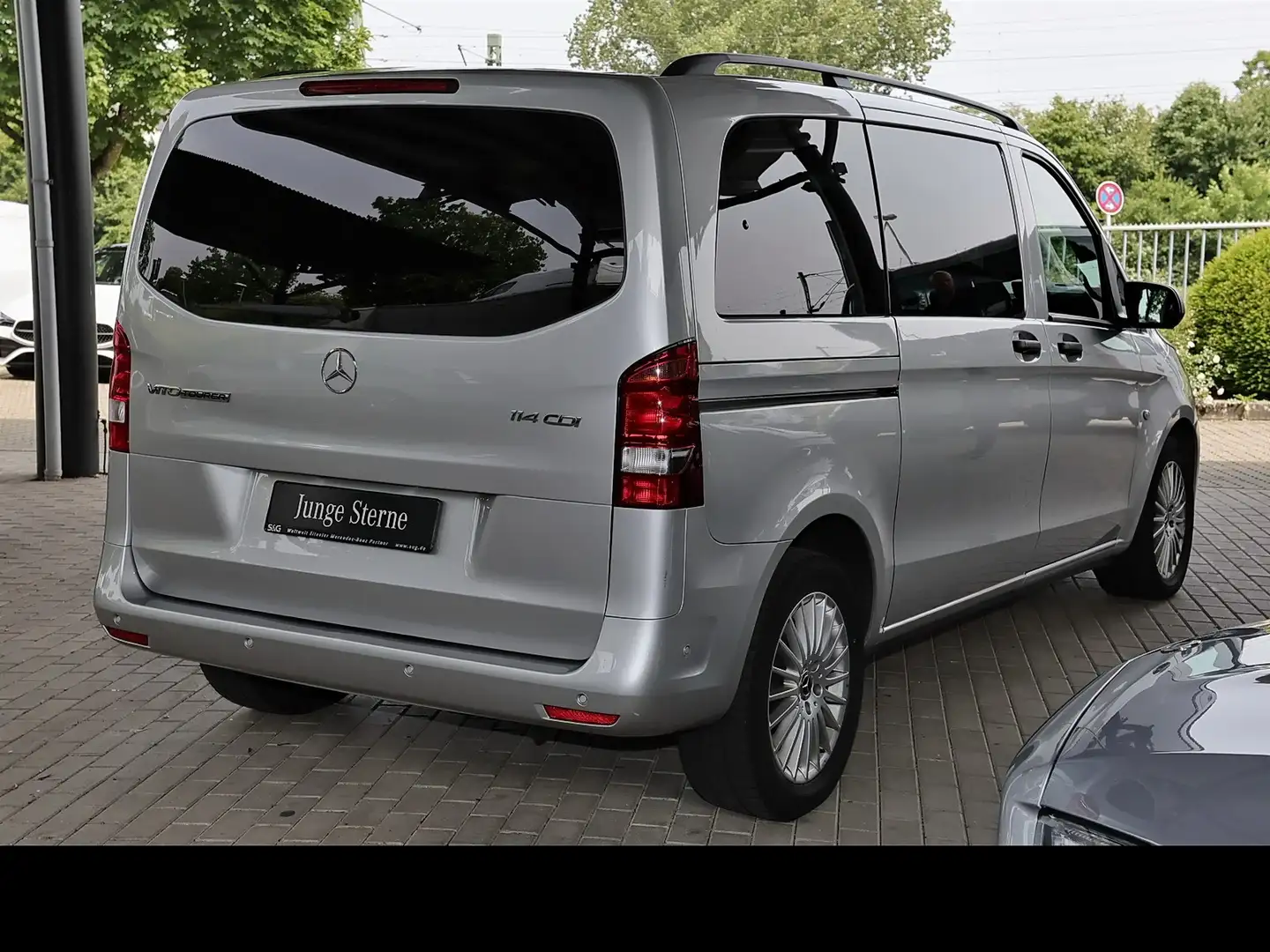 Mercedes-Benz Vito 114 CDI Tourer PRO Kompakt RüKam+Sitzhzg. Silber - 2