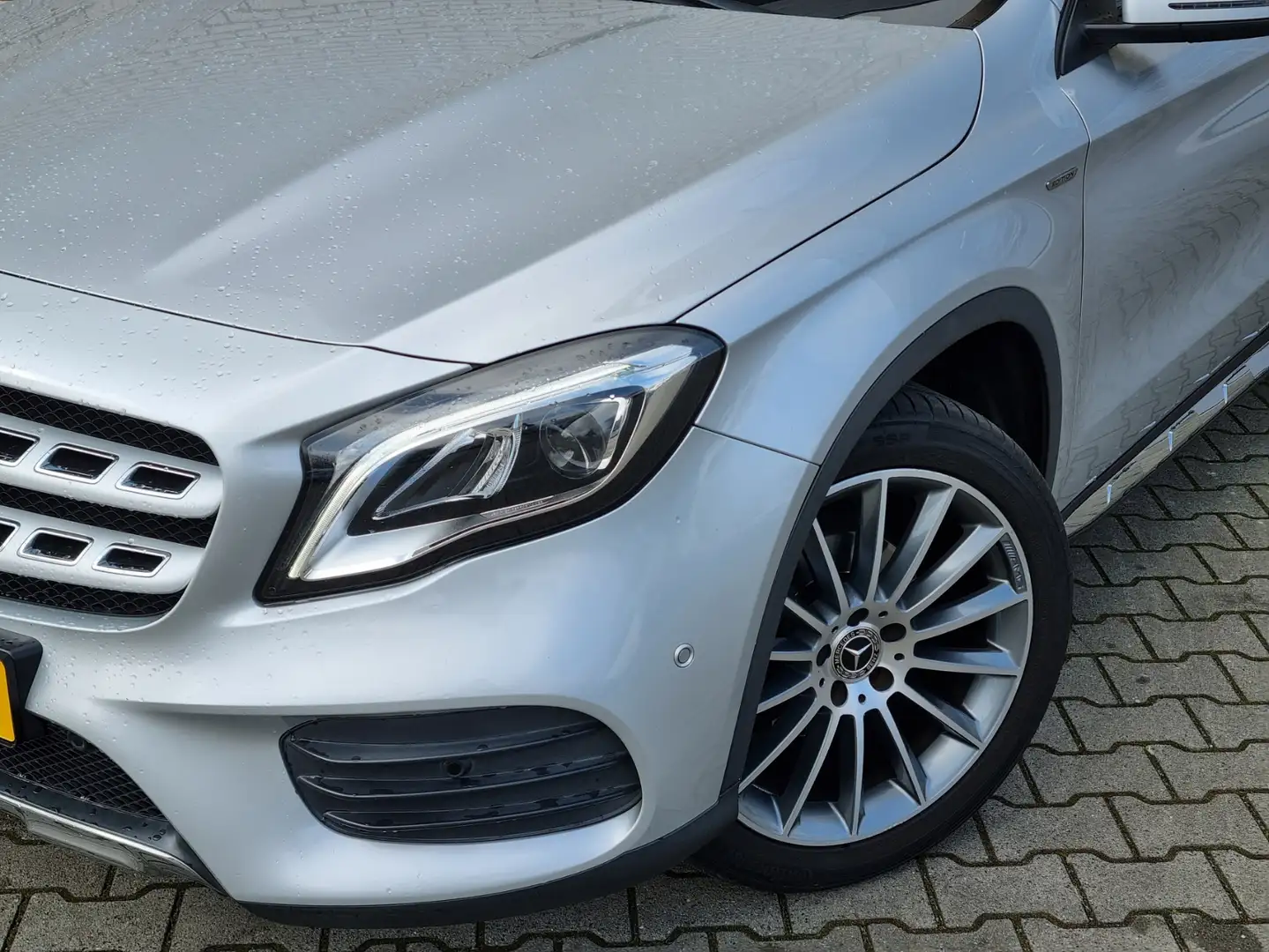 Mercedes-Benz GLA 200 Premium AMG Line Automaat | Stoelverwarming | Acht Silver - 2