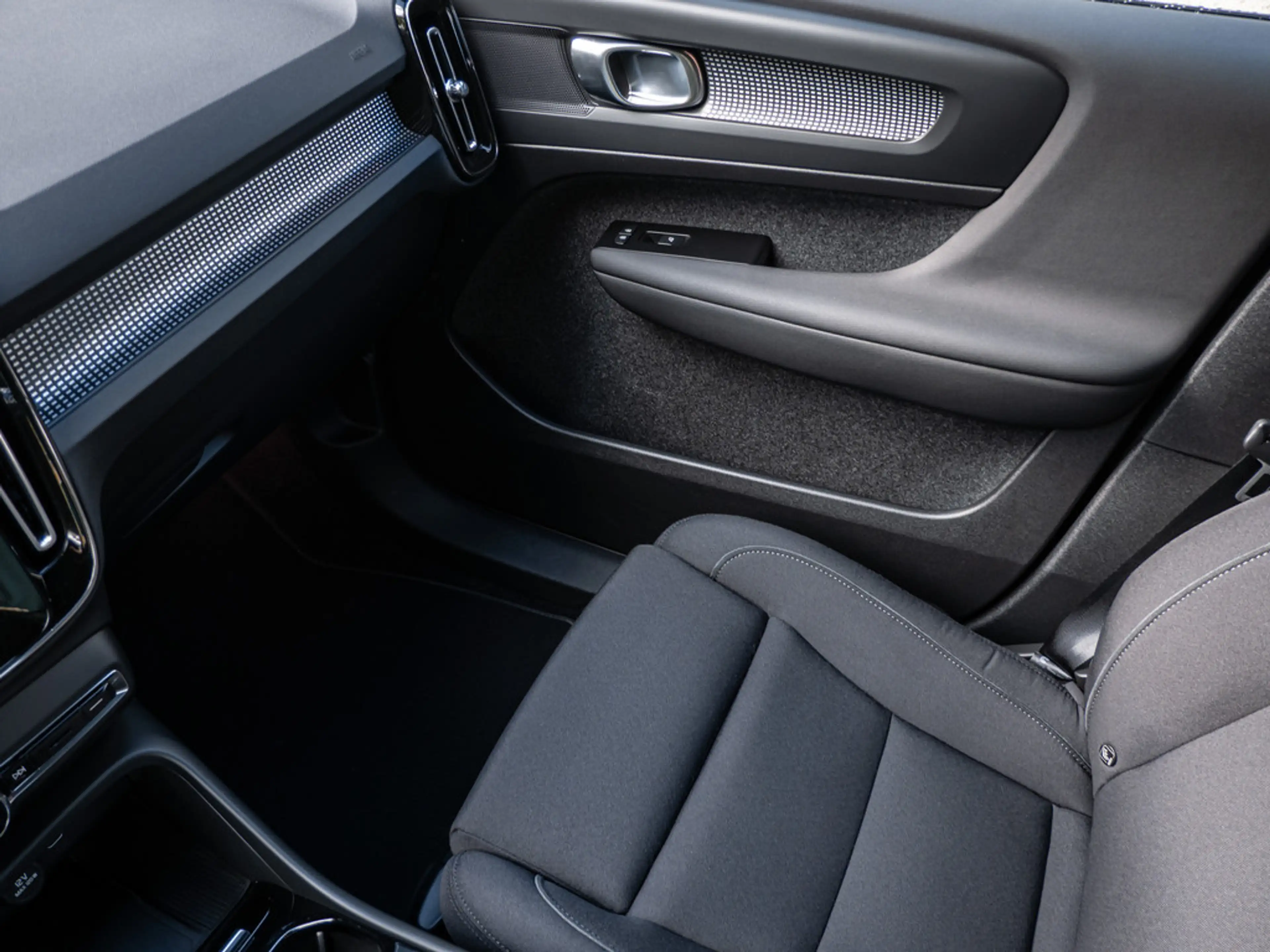 Volvo XC40 Recharge Single Core KAM SHZ — photo 14