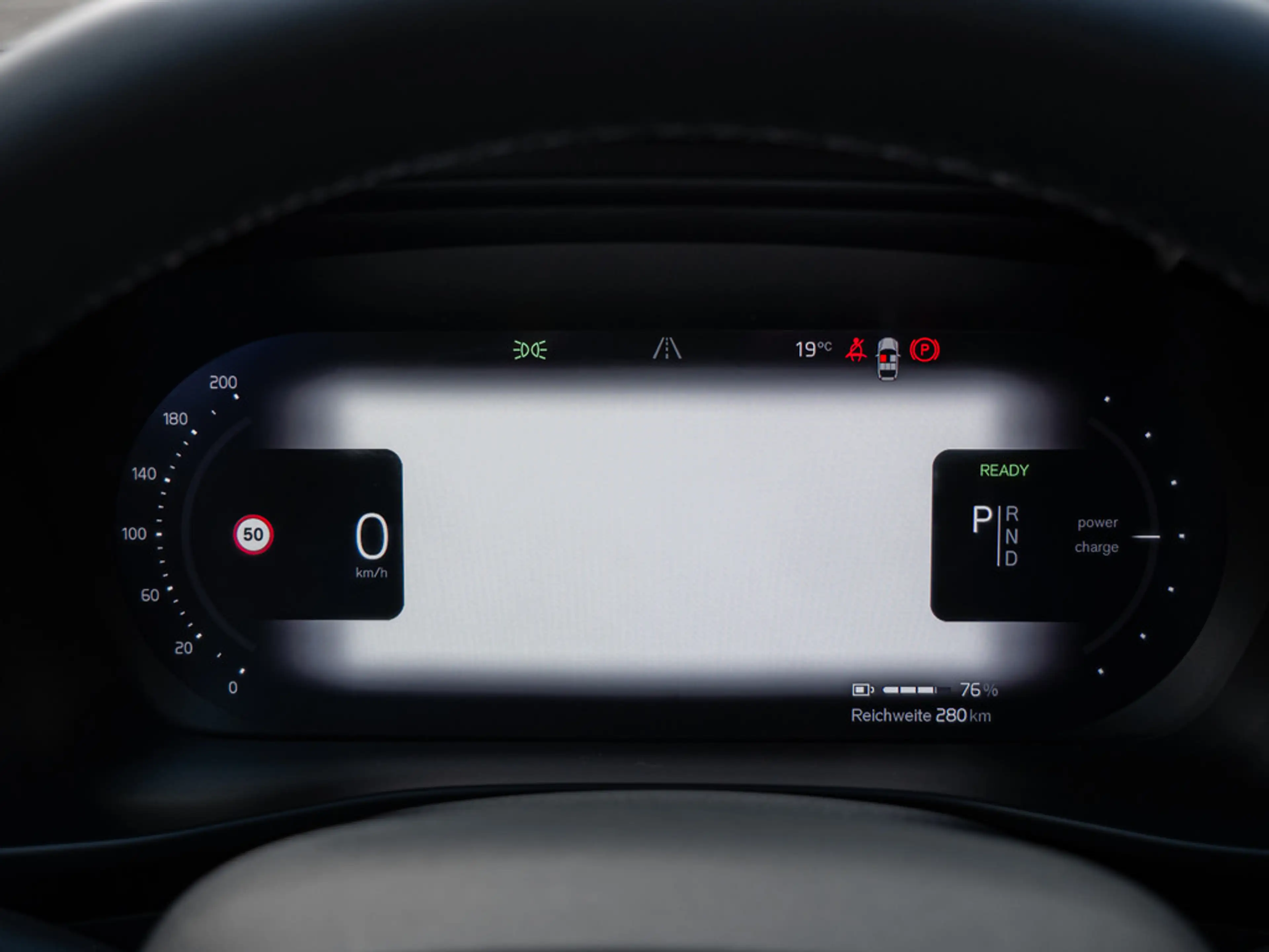 Volvo XC40 Recharge Single Core KAM SHZ — photo 15