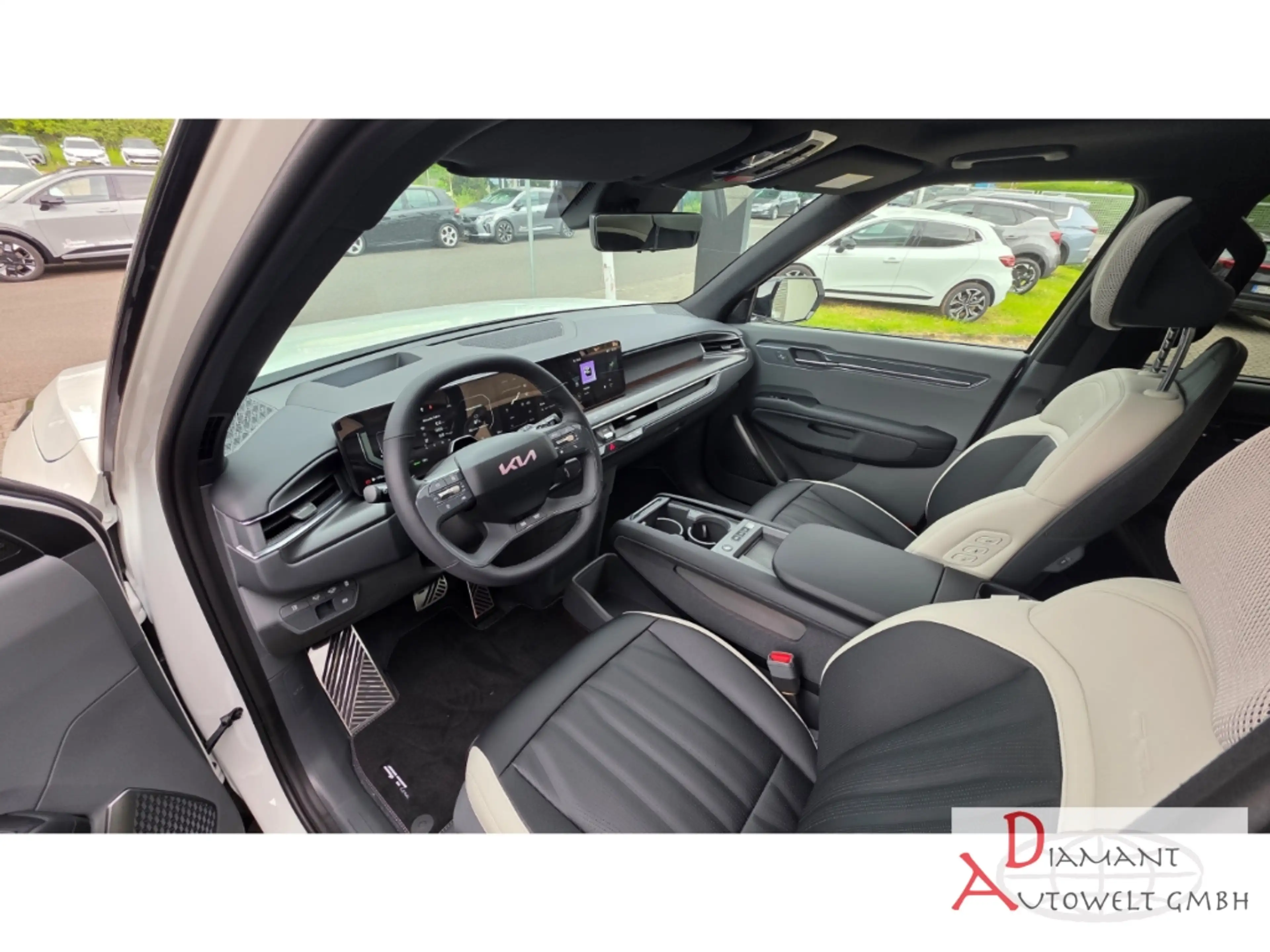 Kia EV9 GT-Line AWD mit Panoramaglasschiebedach 7 Sitzer — photo 9
