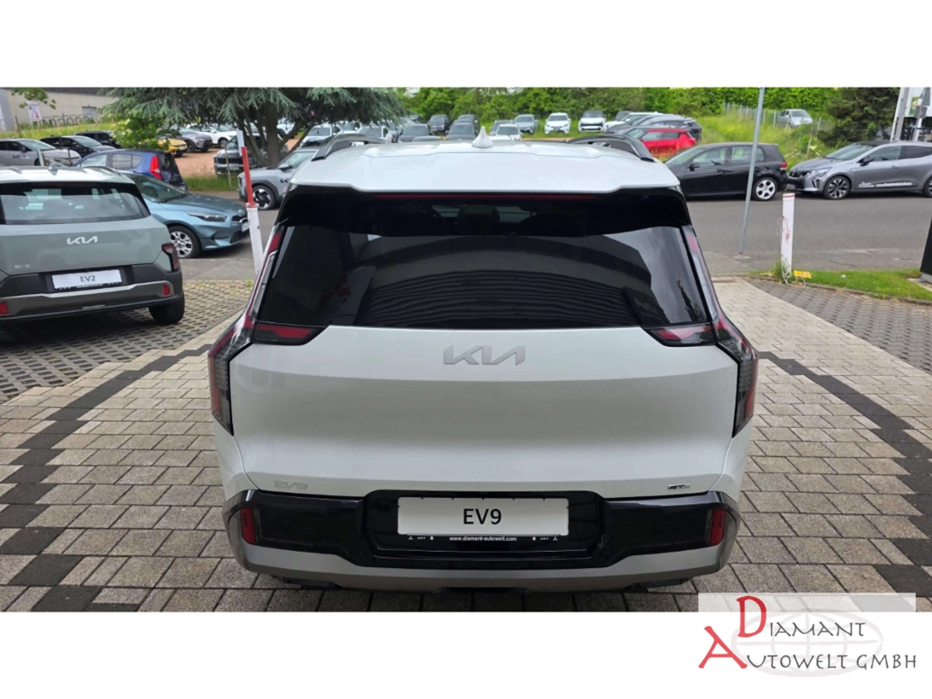 Kia EV9 GT-Line AWD mit Panoramaglasschiebedach 7 Sitzer — photo 6