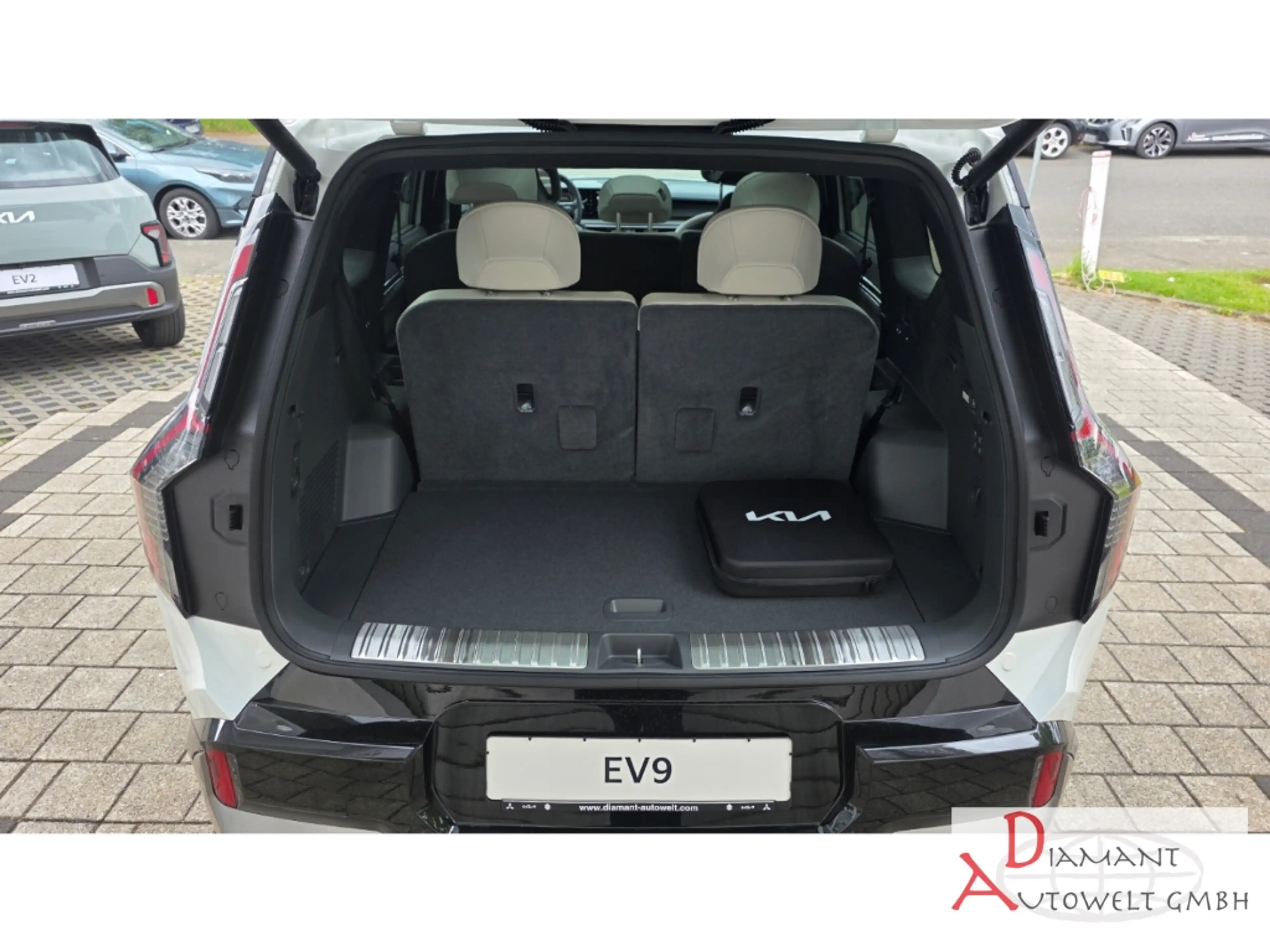 Kia EV9 GT-Line AWD mit Panoramaglasschiebedach 7 Sitzer — photo 14