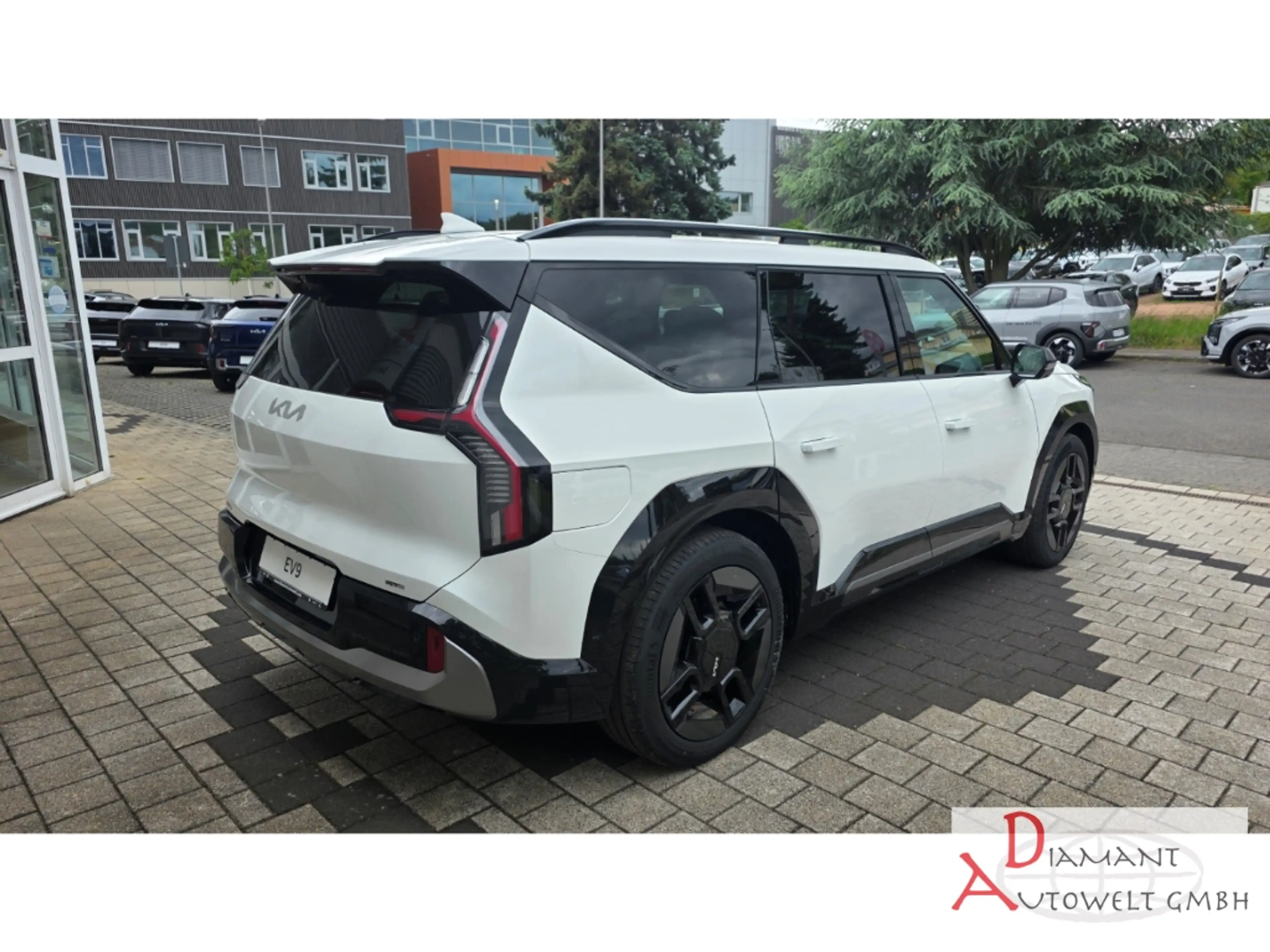 Kia EV9 GT-Line AWD mit Panoramaglasschiebedach 7 Sitzer — photo 4
