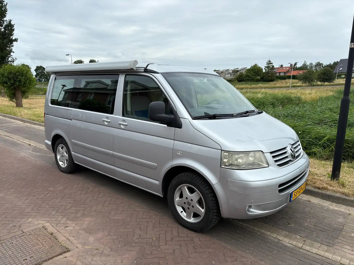 Volkswagen T5 California Comf.line AUTOMAAT 2.5TDI nú incl. LUIFEL Grijs - 2