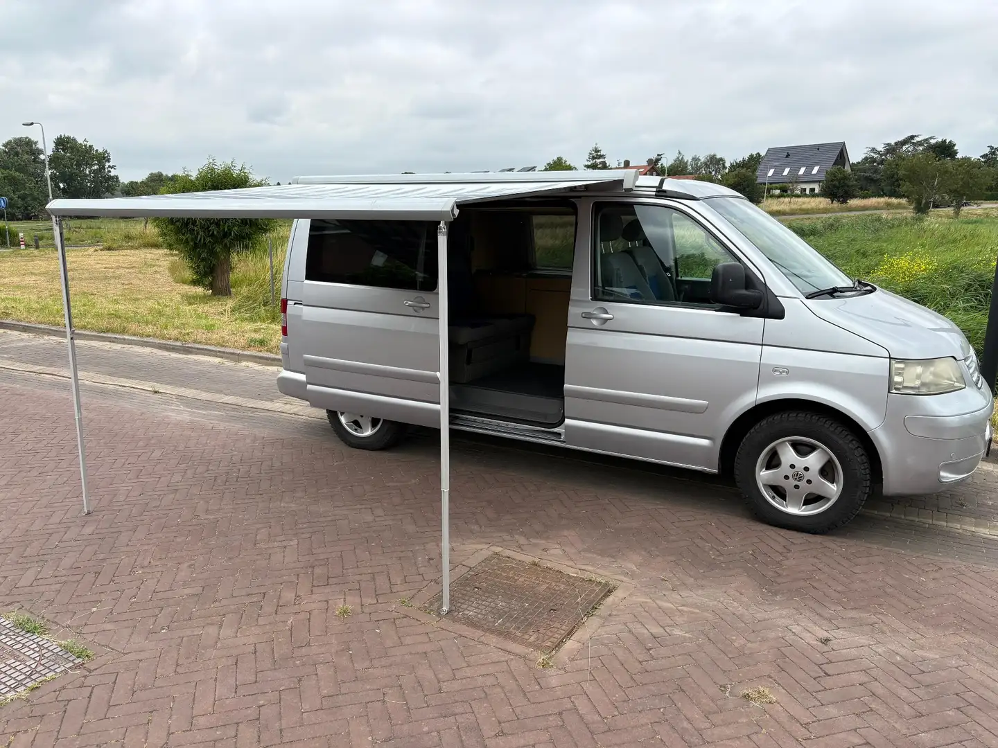 Volkswagen T5 California Comf.line AUTOMAAT 2.5TDI nú incl. LUIFEL Grijs - 1