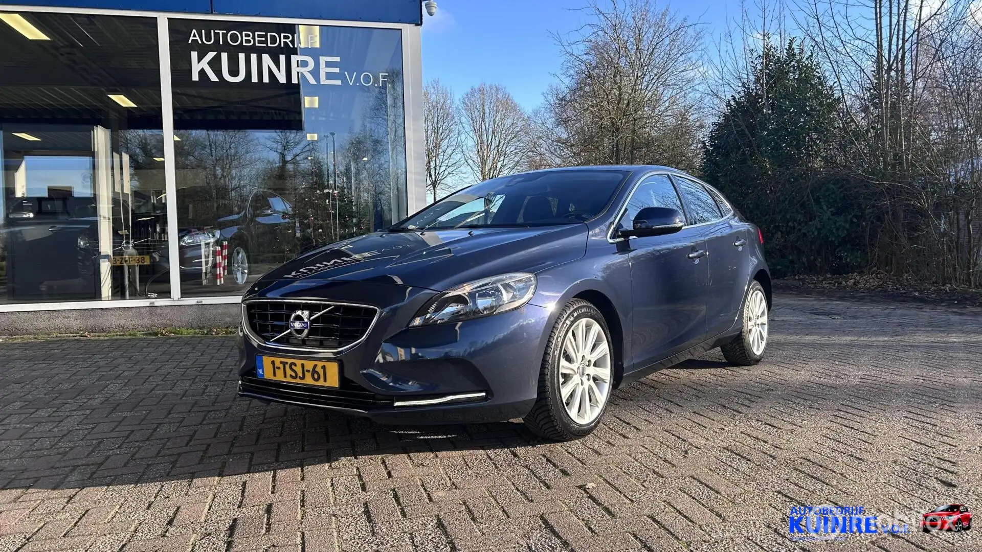 Volvo V40 1.6 T3 Momentum Bleu - 1