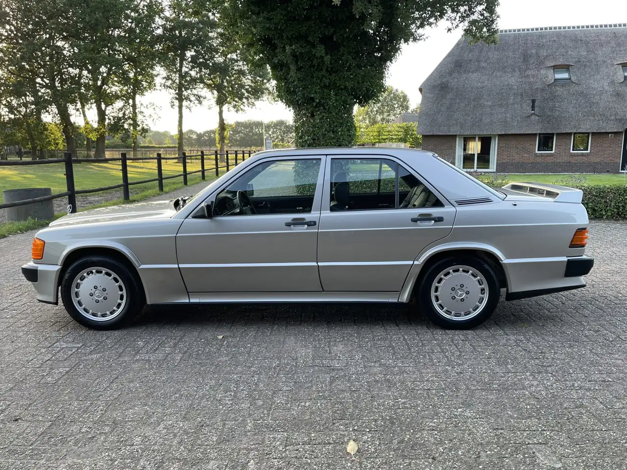 Mercedes-Benz 190 2.3-16 in zeer mooie staat, foto 6