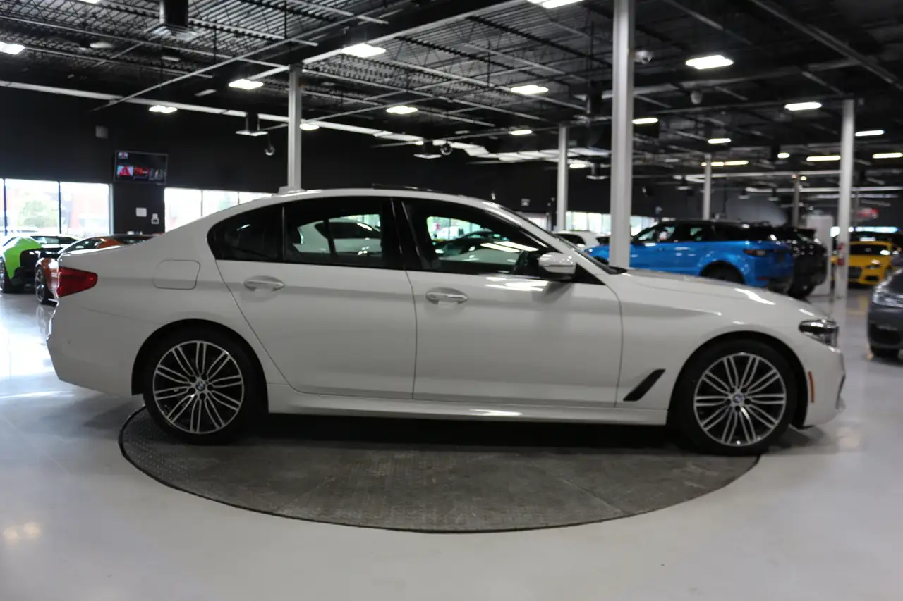 BMW 5 Series снимка BMW 5 Series