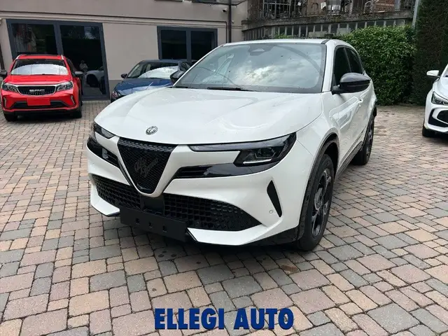 Alfa Romeo Junior 1.2 145CV Hybrid eDCT6  KM 0