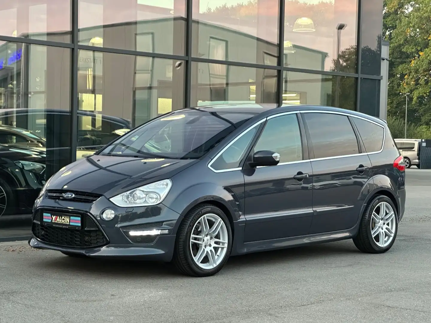 Ford S-Max 2,0 EcoBoost Titanium X S-H/NAV/R-C/7-SITZ Grau - 2