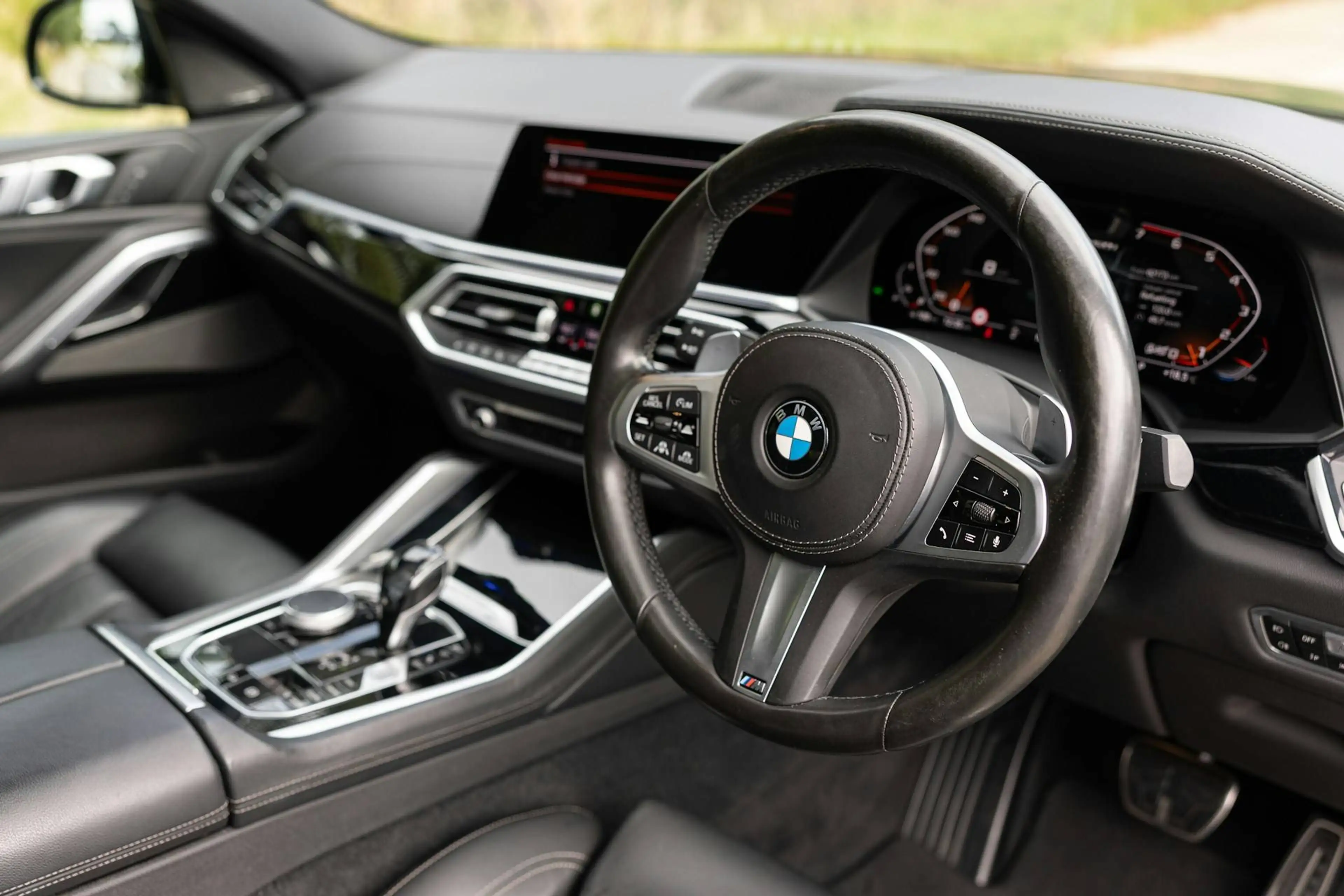 BMW X6 M50i — photo 4