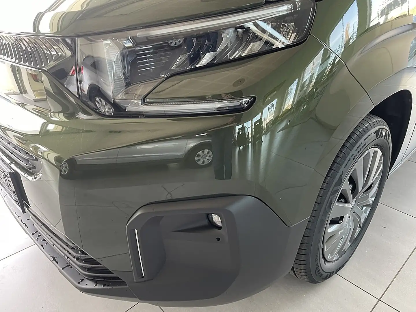 Citroen Berlingo BlueHDi 100 S&S Plus M Grün - 2