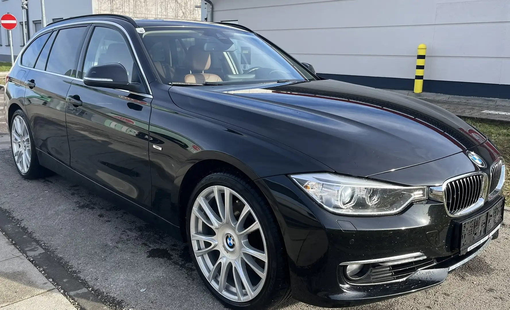 BMW 330 330d xDrive Touring Österreich-Paket Aut. Österreich-Paket Schwarz - 1