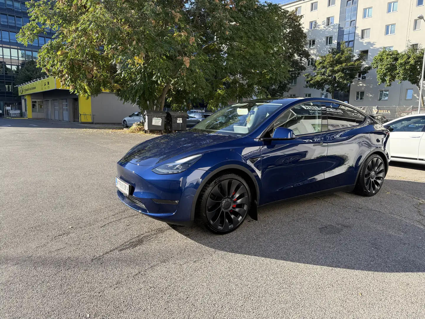 Tesla Model Y AWD 79kWh Performance - 1