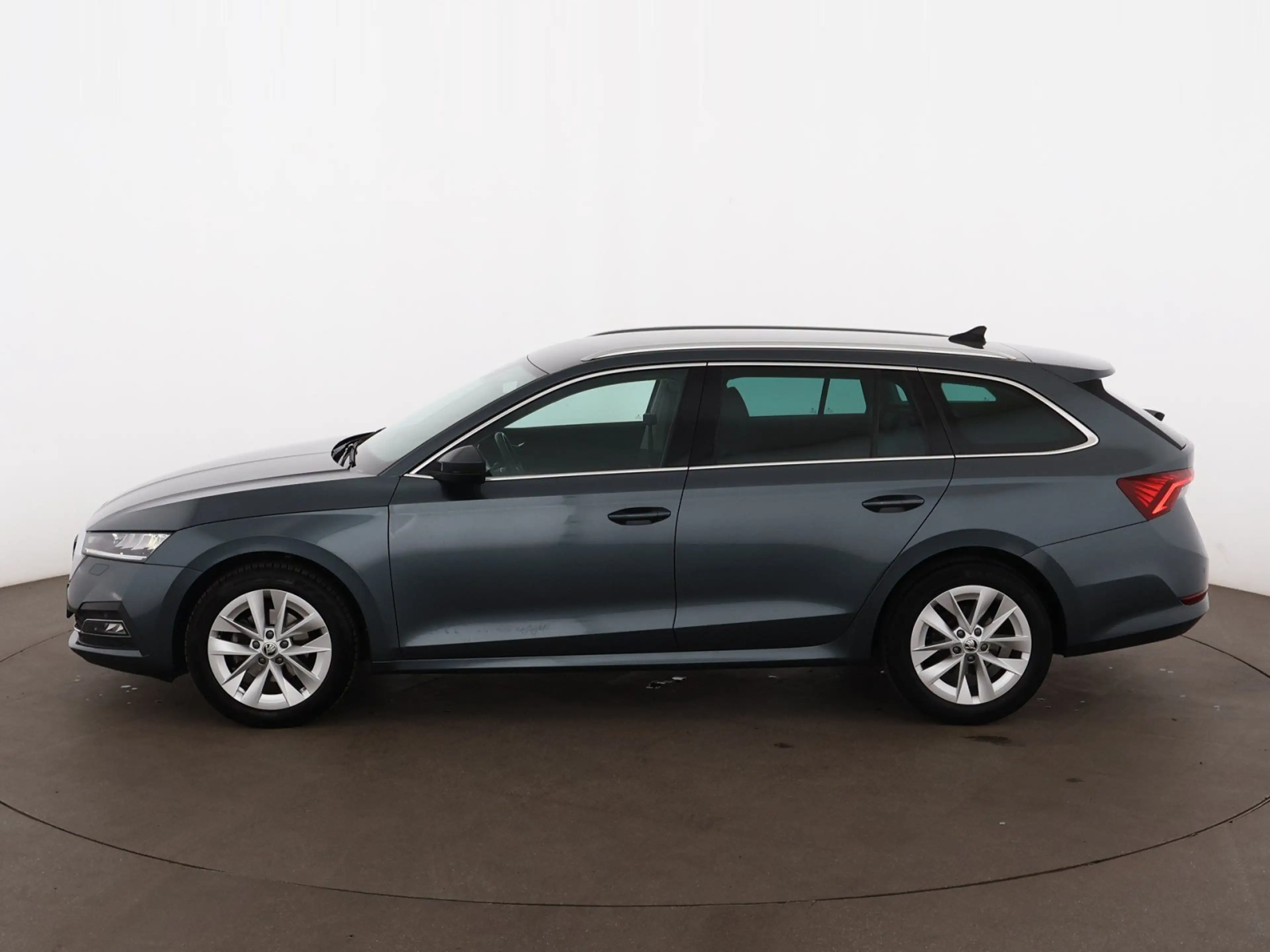 Skoda Octavia Combi 2.0 TDI Ambition Aut LED AHK SITZHZ — photo 7
