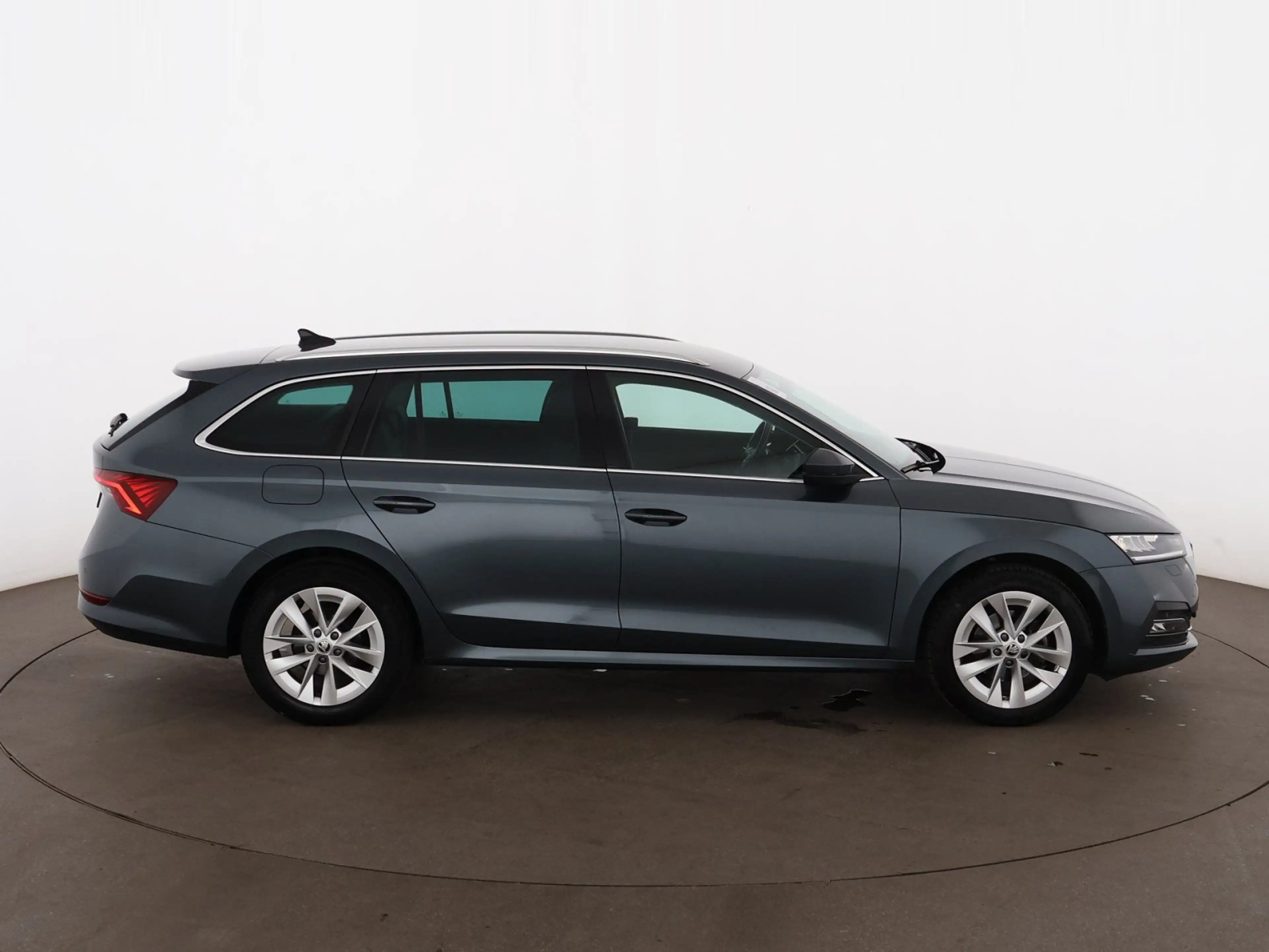 Skoda Octavia Combi 2.0 TDI Ambition Aut LED AHK SITZHZ — photo 11