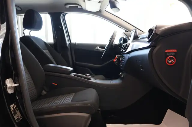 Mercedes-Benz B-Class view 12