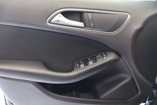 Mercedes-Benz B-Class view 19