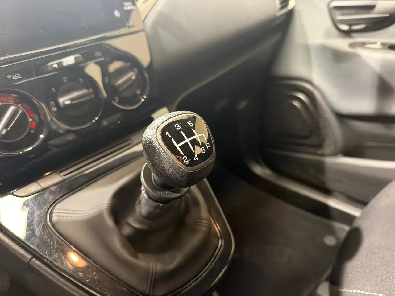 Lancia Ypsilon 2022 — фото 14