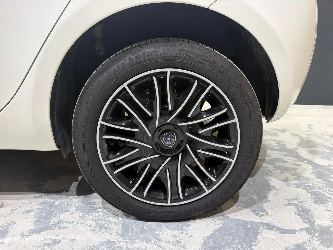 Lancia Ypsilon 2022 — фото 15
