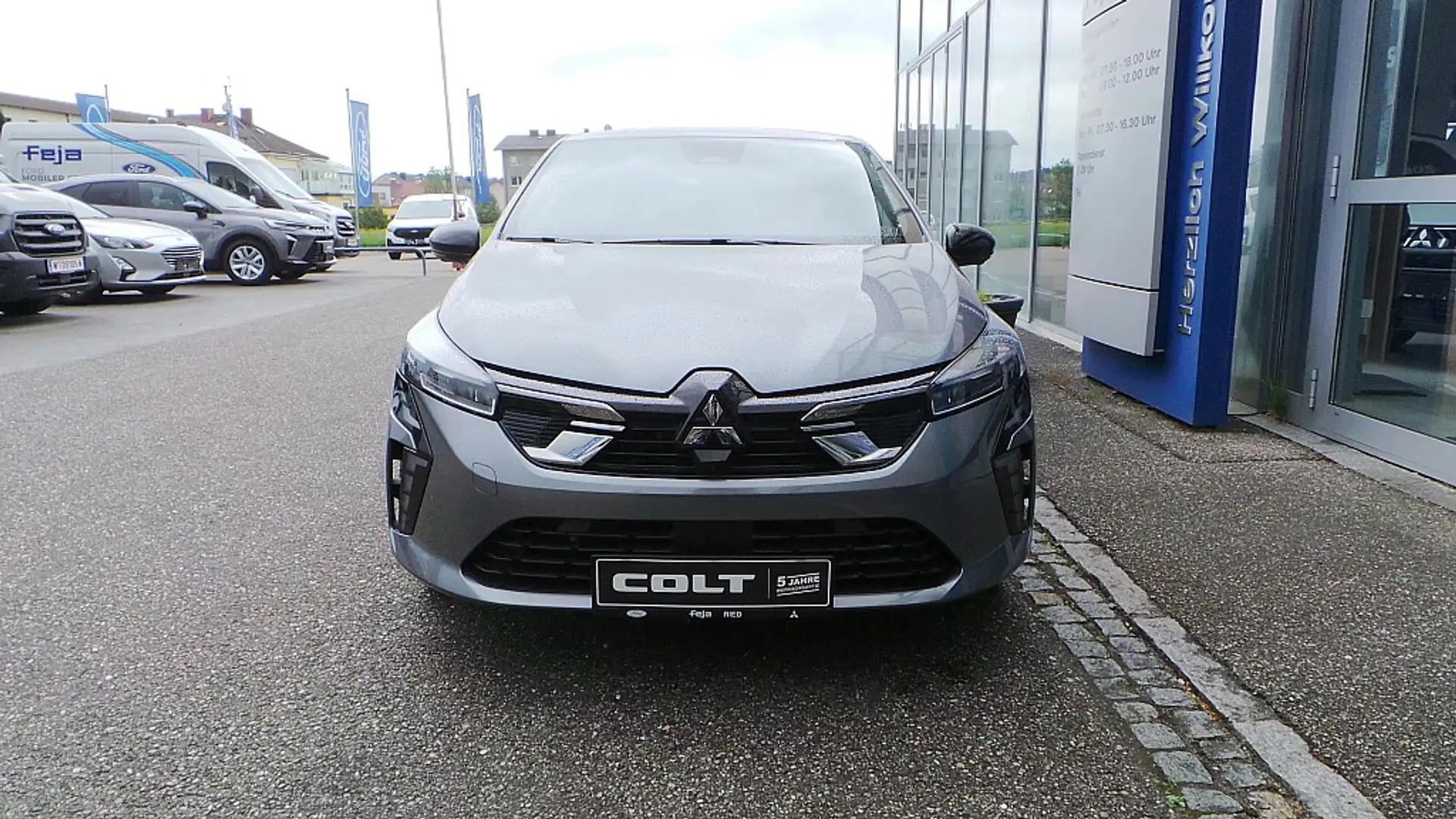 Mitsubishi Colt 1,6 HEV Diamond Aut. Grau - 2