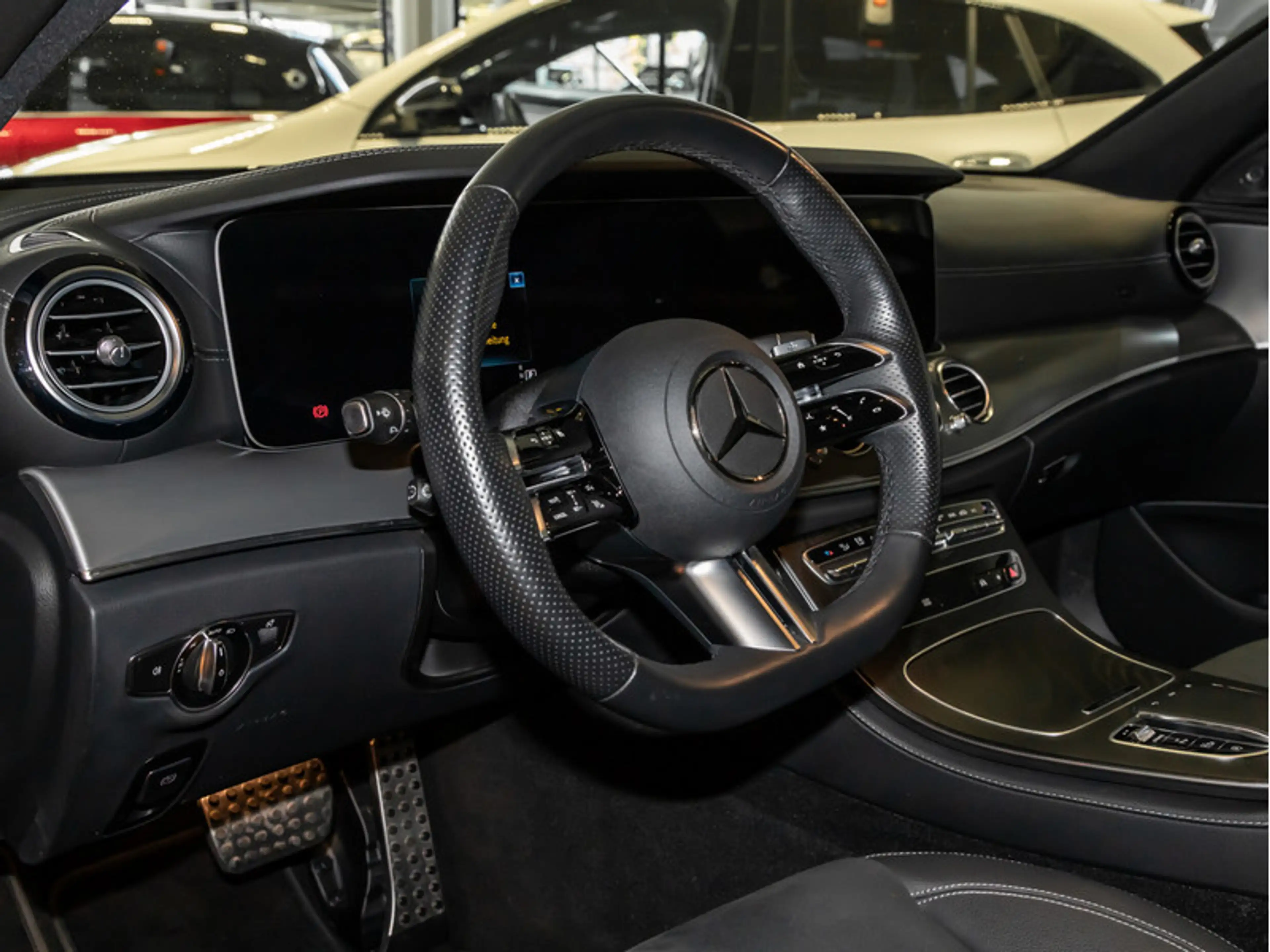 Mercedes-Benz E 400 d 4M T AMG-Sport/Pano/Burm/AHK/Night/Distr — photo 12