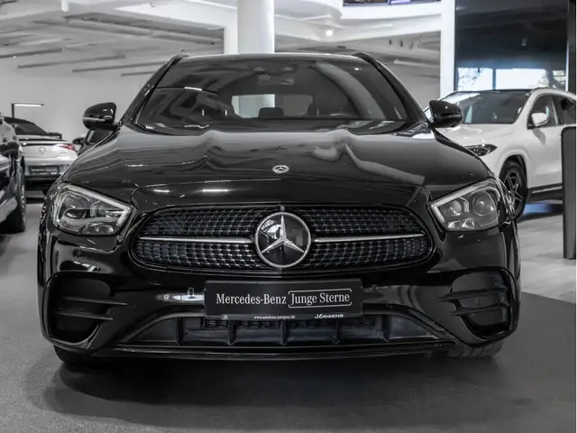 Mercedes-Benz E-Class view 3
