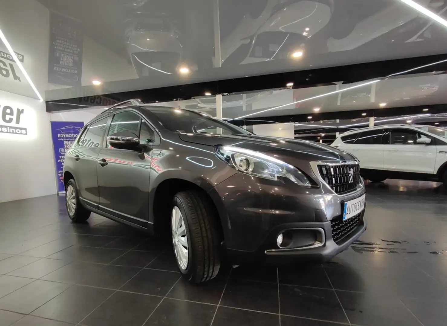 Peugeot 2008 Style 1.2L PureTech 81KW (110CV)S&S EAT6 Grau - 2