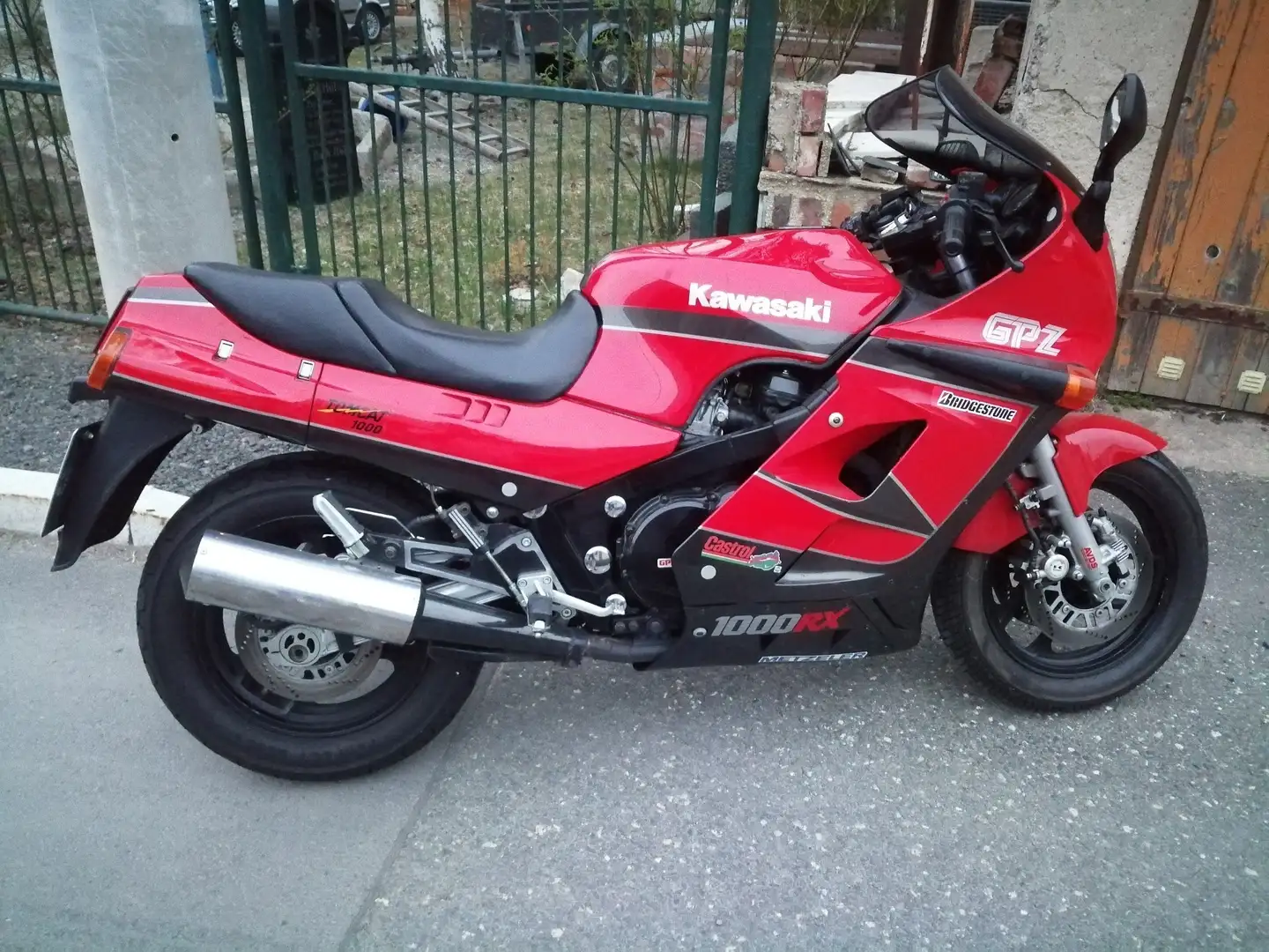 Kawasaki GPZ 1000 Rot - 1