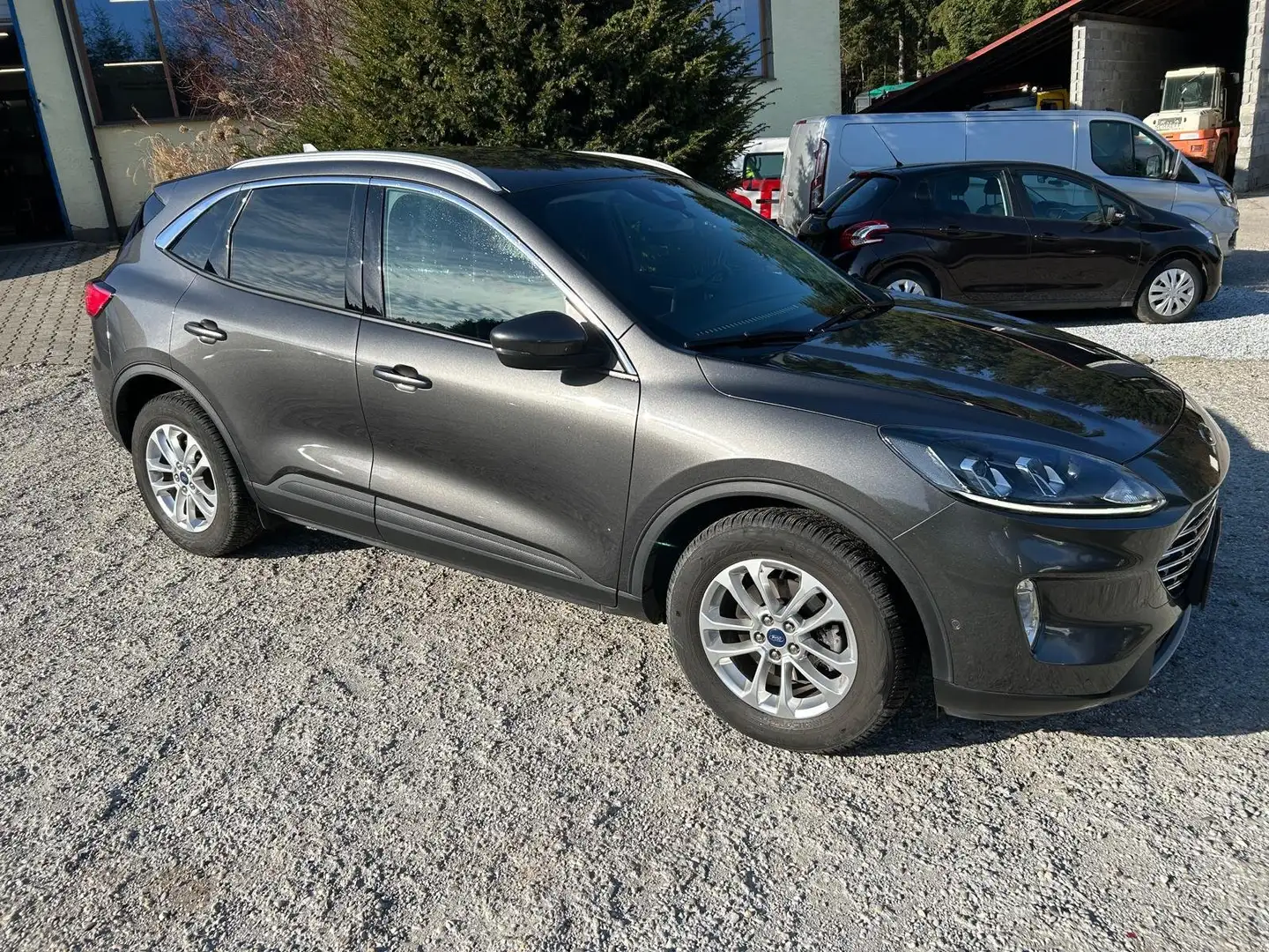 Ford Kuga Titanium, Aut., Winter-Paket, Rückfahrkamera Grau - 1