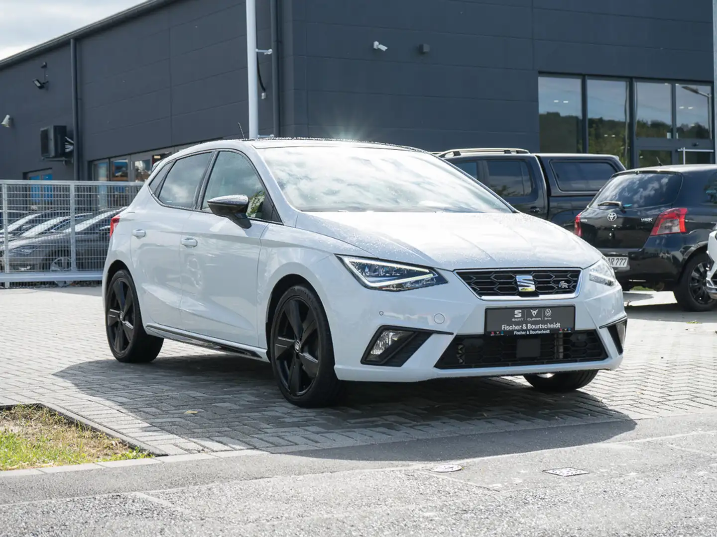 SEAT Ibiza 1.0 TSI Black Edition NAVI PANO KAM BEA - 2