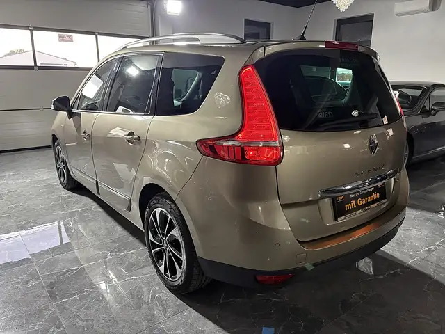 Renault Scenic view 12