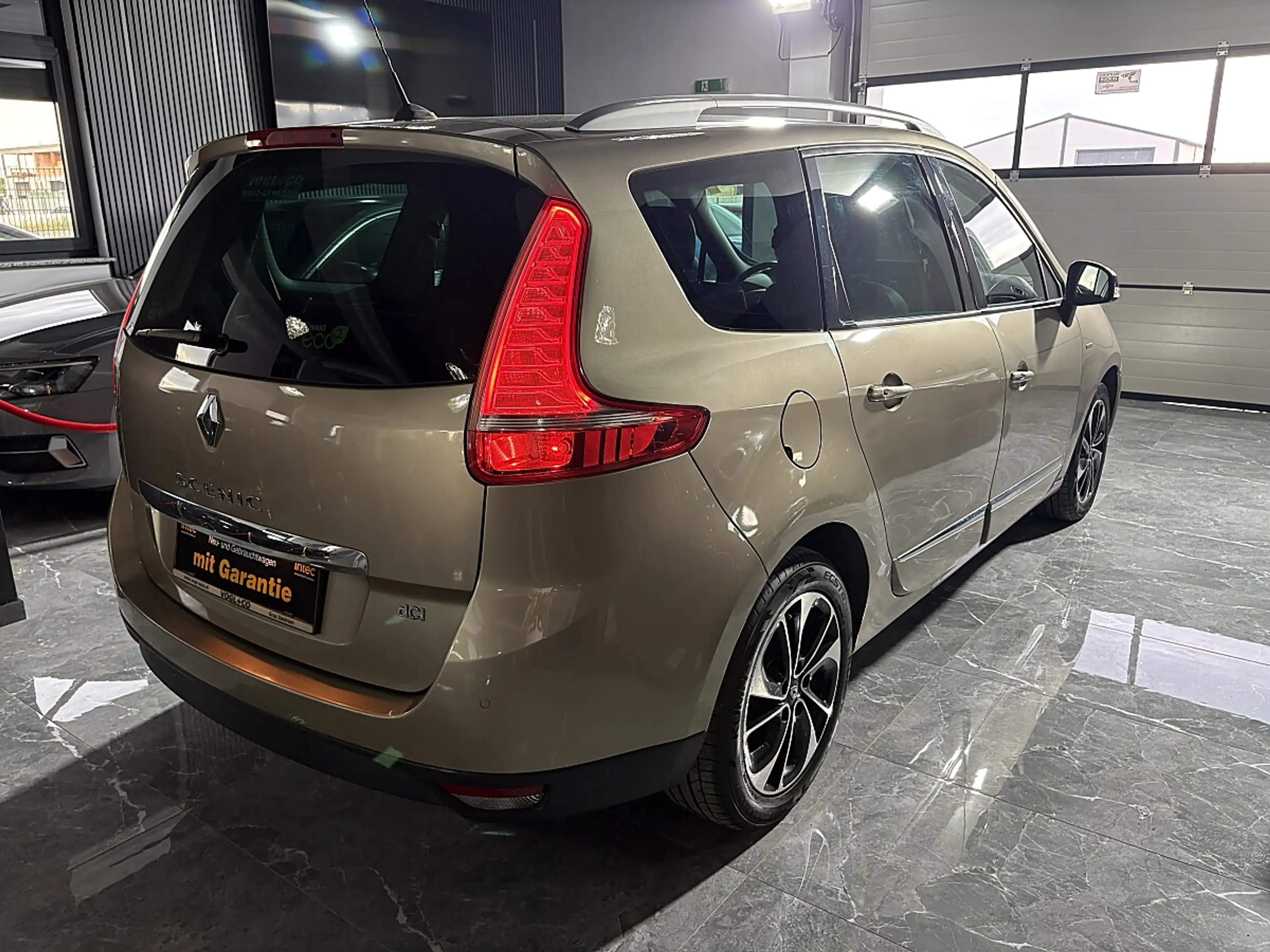 Renault Scenic Scénic Energy dCi*BOSE EDITION*7-SITZE*1-BESITZ* — photo 8
