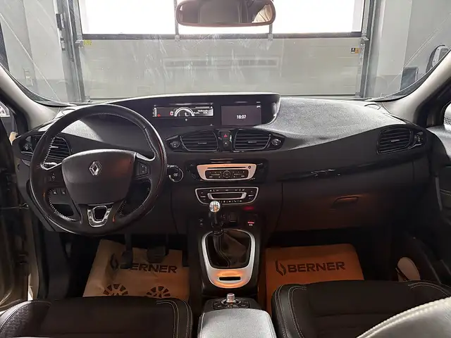 Renault Scenic view 14