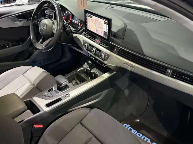 Audi A4 view 27