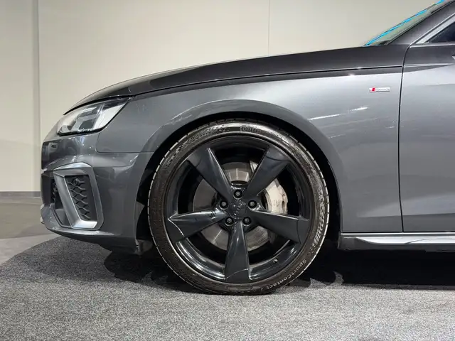 Audi A4 view 14