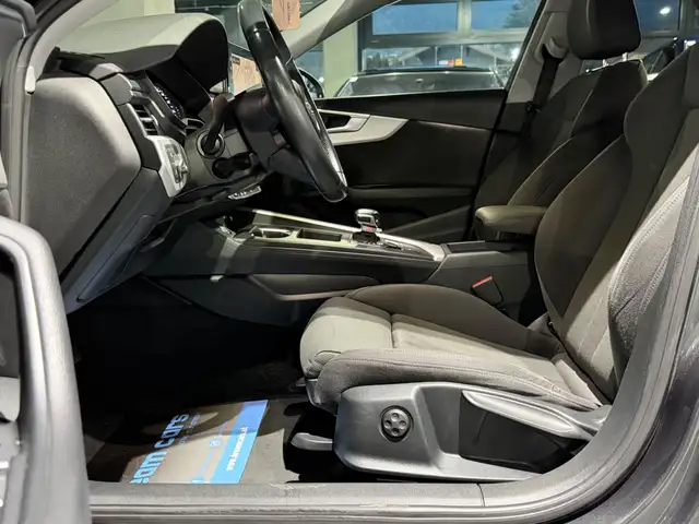 Audi A4 view 25