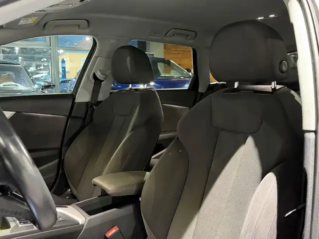 Audi A4 view 26