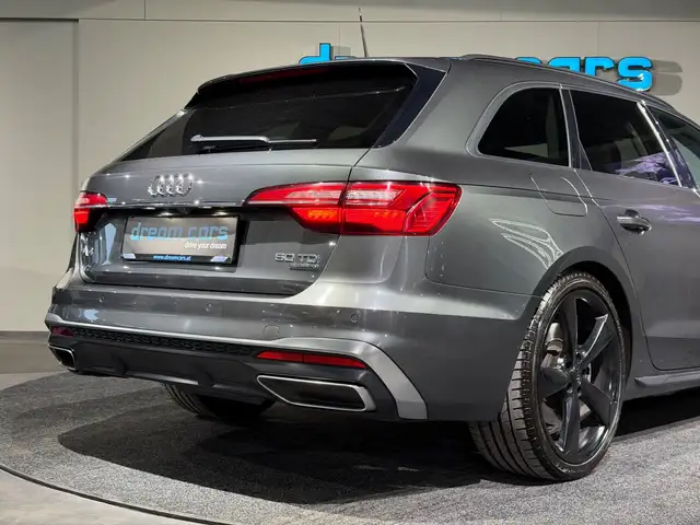 Audi A4 view 11