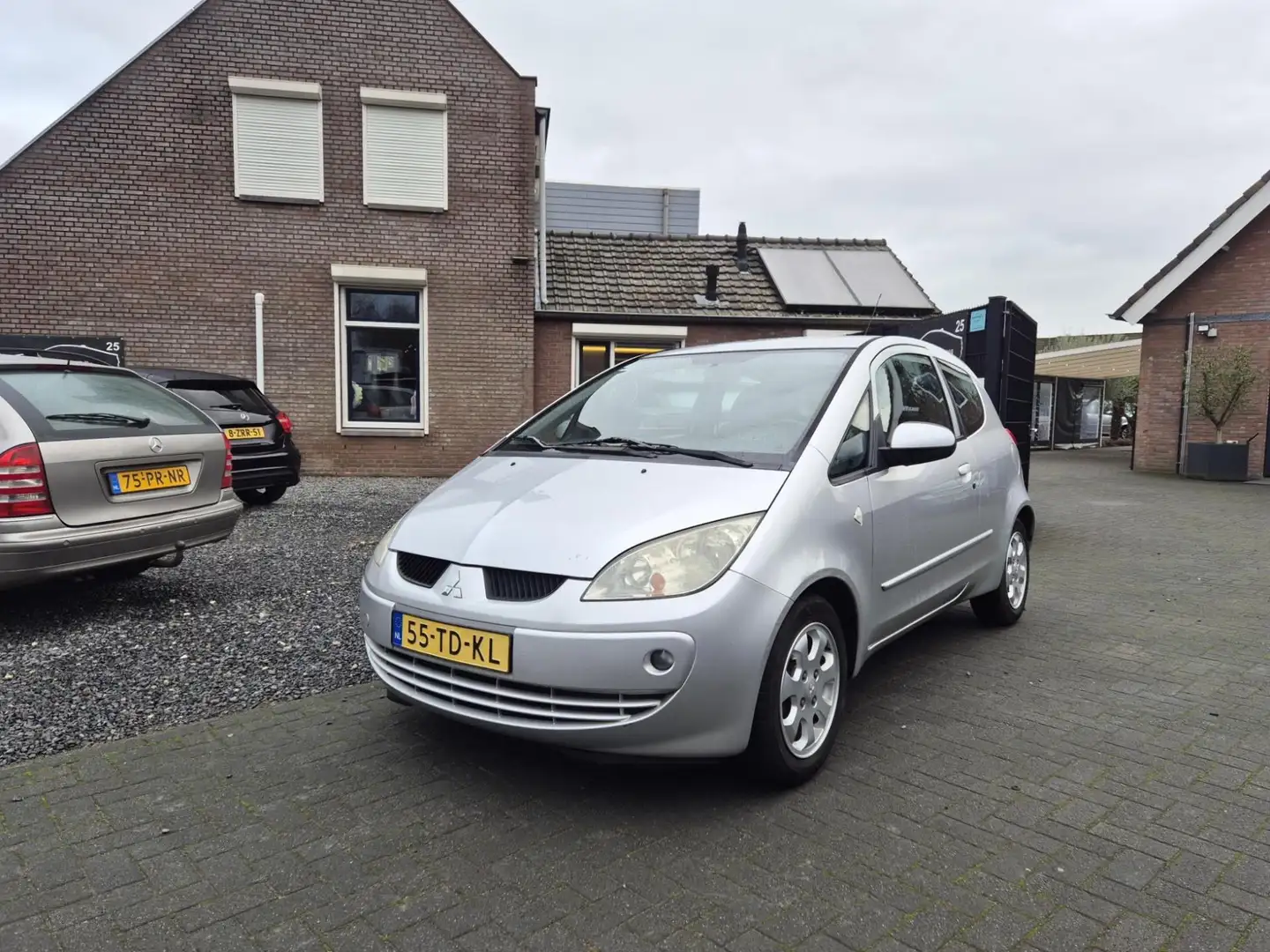 Mitsubishi Colt 1.3 Heartbeat Airco Apk 15-08-2026 Grijs - 2