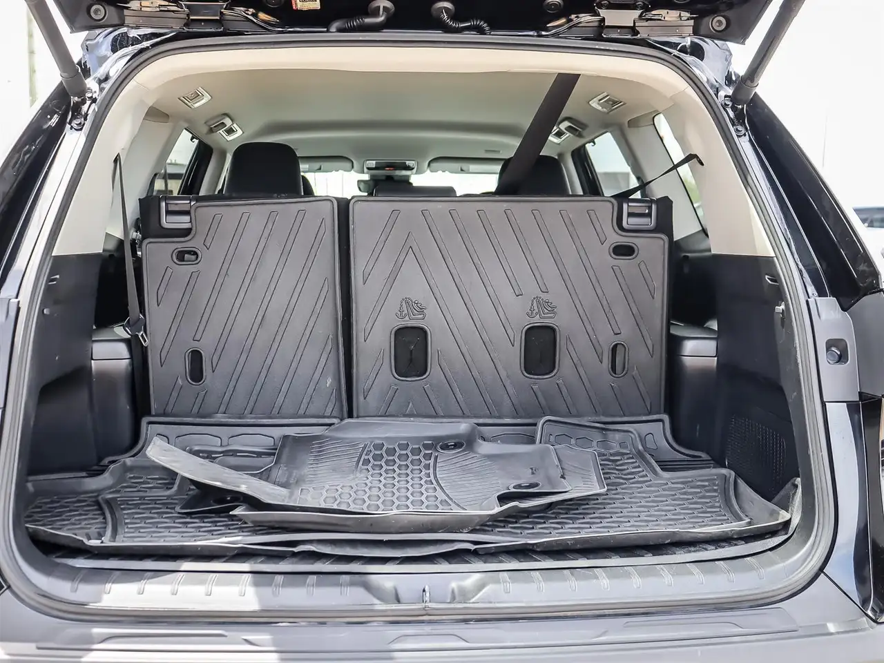 Toyota Grand Highlander снимка Toyota Grand Highlander