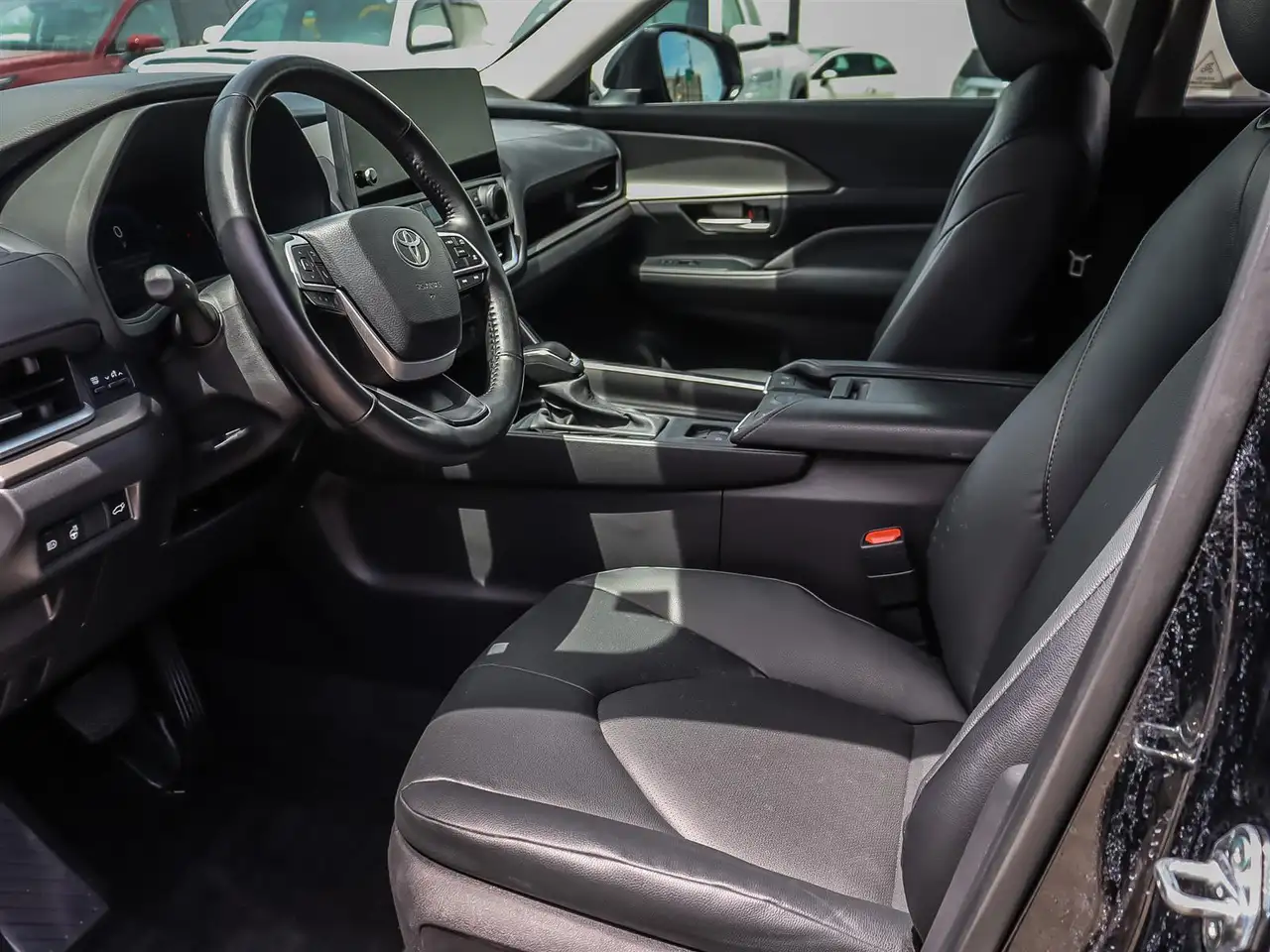 Toyota Grand Highlander снимка Toyota Grand Highlander