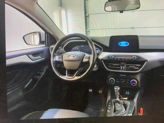 Ford Focus view 11