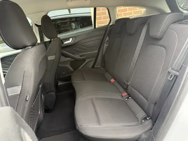 Ford Focus view 5