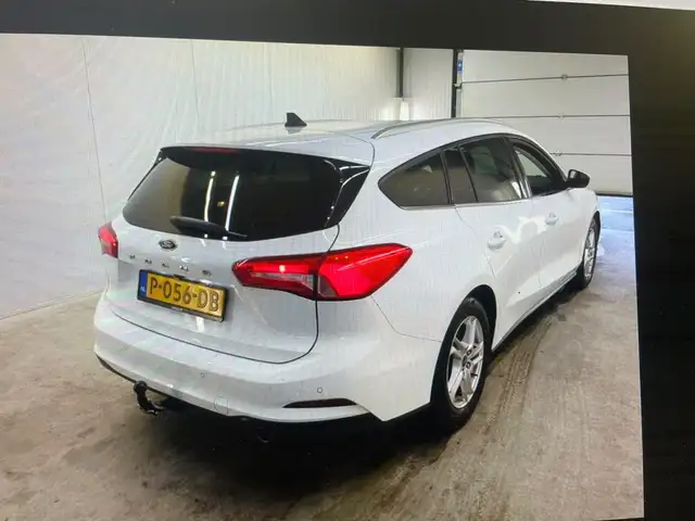 Ford Focus view 3